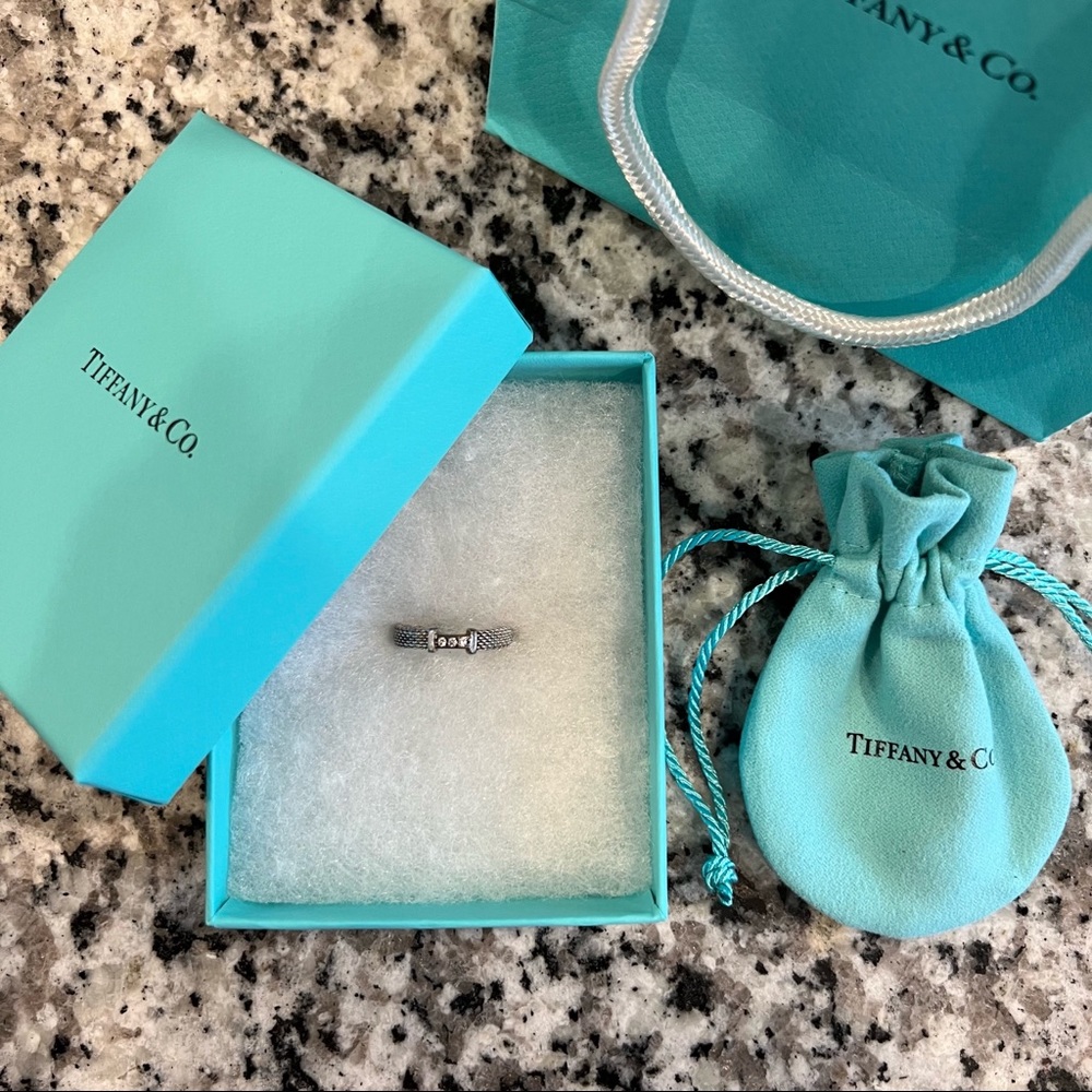 Authentic Tiffany & Co. 3 Diamond Sterling Silver Somerset Mesh Band Ring
